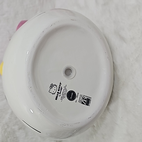 Hello Kitty Ceramic Planter 7½" x 9½" - Picture 6 of 6